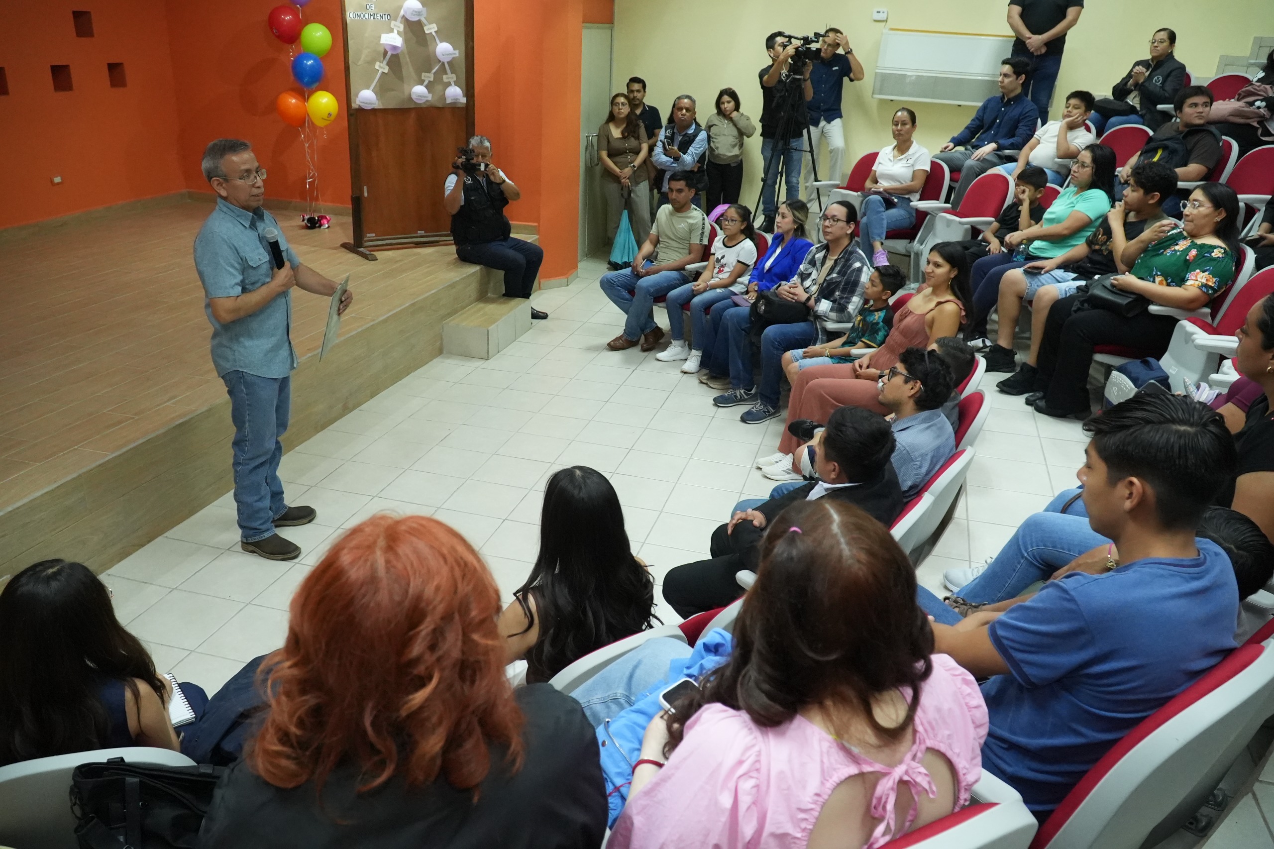 UAT promueve conocimiento histórico en sesión de alcance nacional