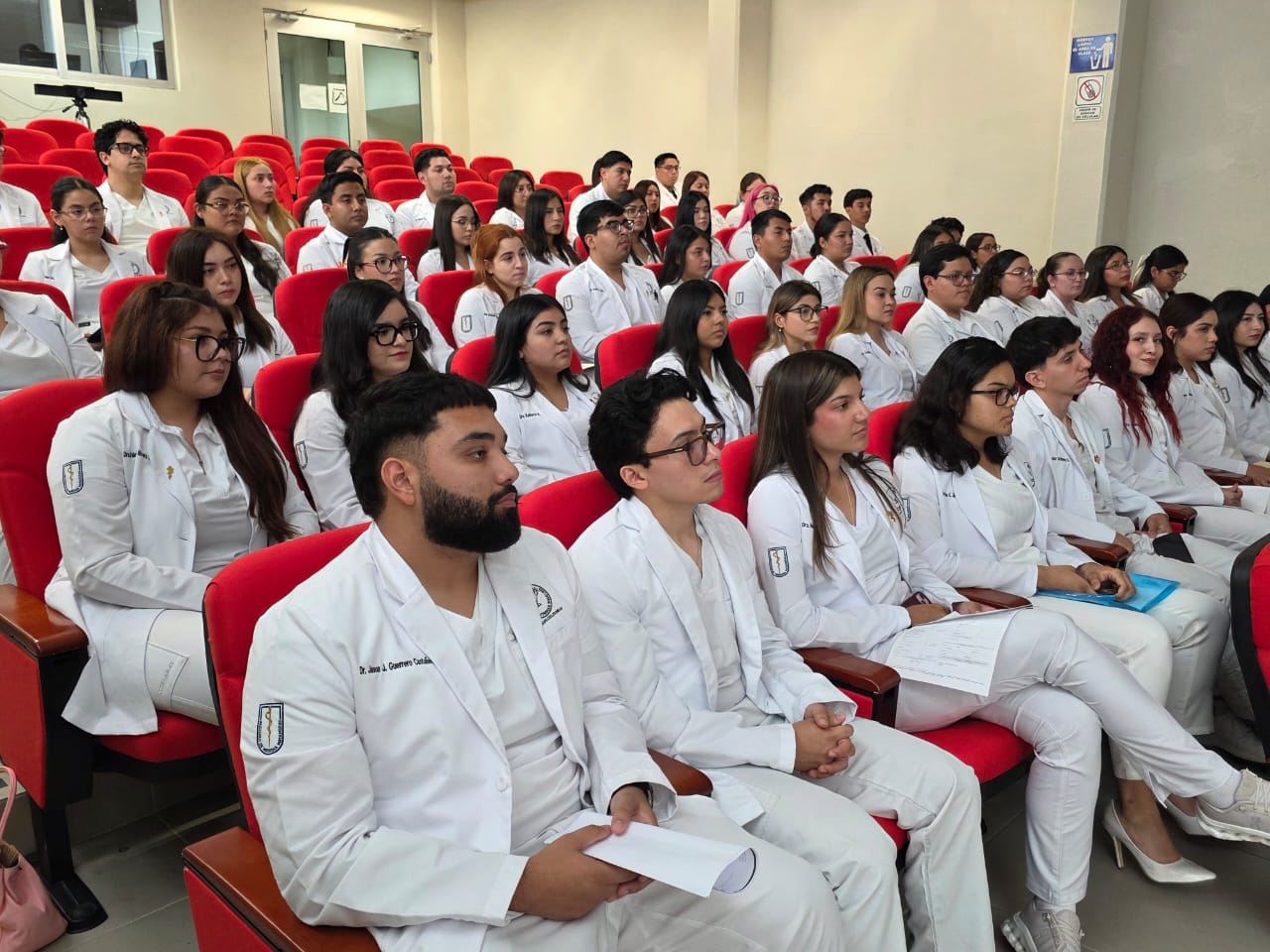 Egresados de Medicina fortalecen formación clínica con plazas de internado