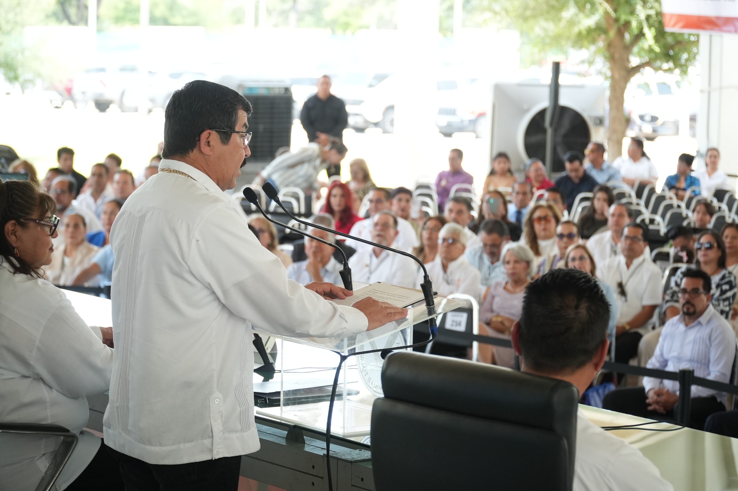 La Universidad honra la vocación académica de su planta docente